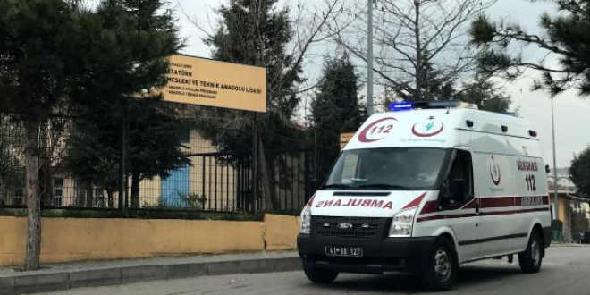 Öğretmen dersten çıkmasına izin vermeyince camdan atladı