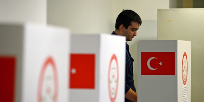 Hollanda'da halk oylamas� i�in haz�rl�klar tamamland�