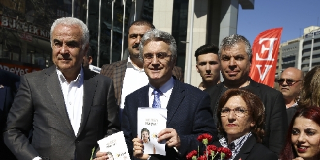 'Evet' ve 'hay�r'� ayn� meydanda anlat�yorlar