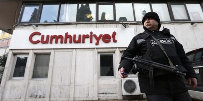 Cumhuriyet'in para kuryesi gözaltına alındı