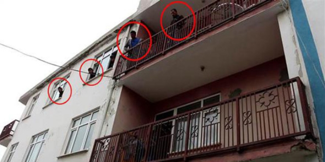 Belediye binayı mühürledi, işçiler mahsur kaldı