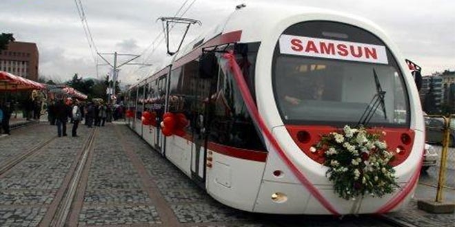 Yerli tramvaylar yolcu taşımaya başladı