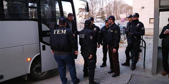 Sivas'ta k evlerine operasyon: 9 kii tutukland