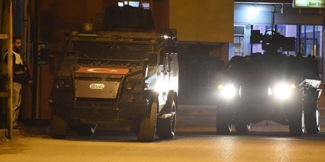 Diyarbak�r'da i� yerine silahl� sald�r�: 6 yaral�