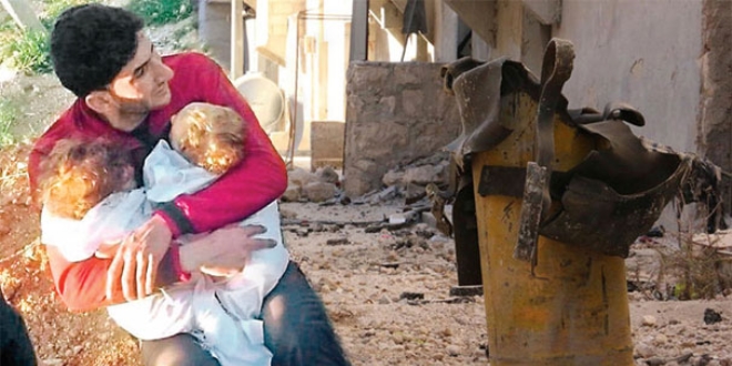 Cumhurbakan kimyasal gazda ailesini kaybeden Suriye'li ile grt