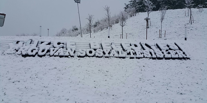 Düzce'de yağış nedeniyle yüksek kesimler beyaza büründü
