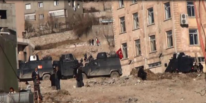 Siirt'te patlayıcıyla oynayan iki kardeşten biri öldü