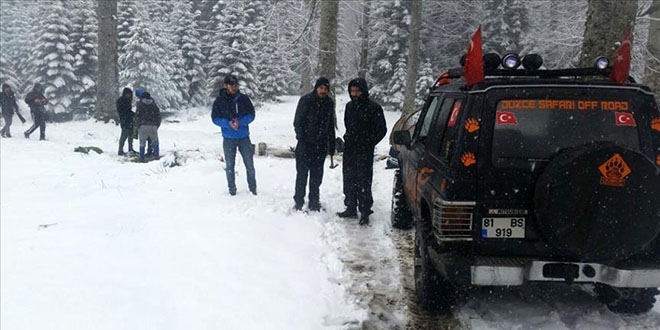 Yaylada kar nedeniyle mahsur kalan 12 kii kurtarld