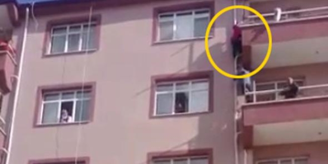 5'nci kattan düştü, su borusuna tutunarak hayatta kaldı