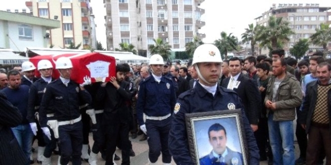 Kazada ölen polis memuru toprağa verildi