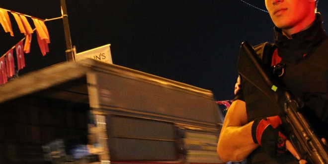 Okmeydanı'nda kahvehanede vatandaşlara tehdit