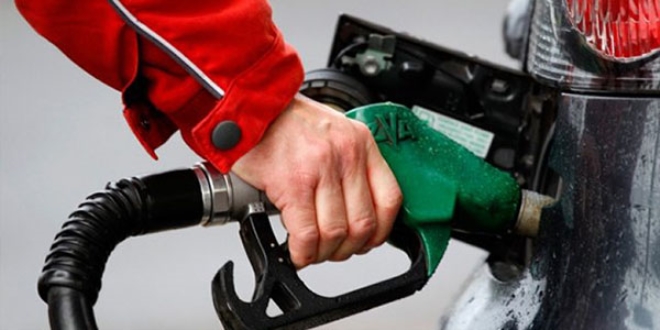 Benzine 10 kuruş zam yapıldı