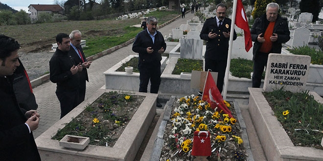 Beşiktaş şehidi emniyet müdürü mezarı başında anıldı