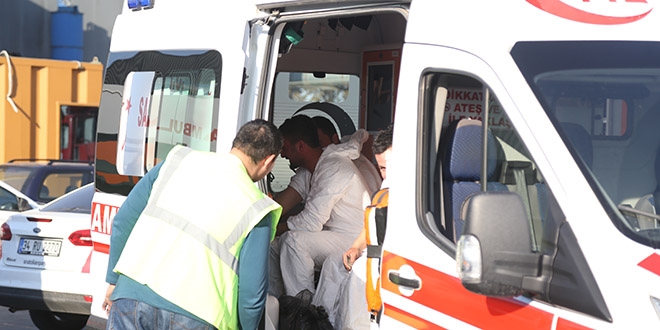 Kocaeli'de atık tesisinde yangın: 5 yaralı