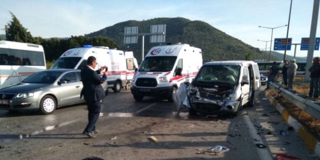 Seluk Kaymakam trafik kazas geirdi: 1 l, 2 yaral