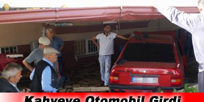 Gaziantep'te otomobil kahvehaneye girdi: 7 yaral