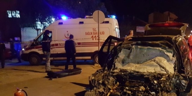 Otomobil temizlik işçilerinin arasına daldı: 1 ölü, 2 yaralı