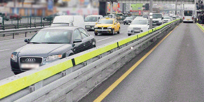 Olası bir kazada metrobüsün yoldan çıkışı bariyerlerle engellenecek