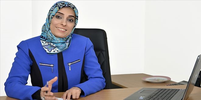 Kadın milletvekili 'evet'i anlatmak için direksiyona geçti