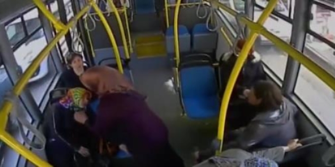 Fenalaşan yolcuyu hastaneye kadın otobüs şoförü yetiştirdi