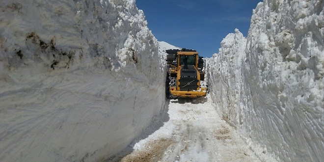 Hakkari'de kapal� k�y yolu ula��ma a��ld�