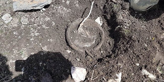 Hakkari'de yola tuzaklanan patlayıcı imha edildi