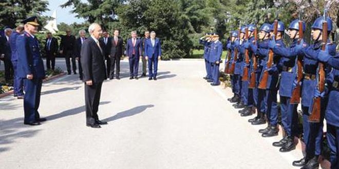 Kılıçdaroğlu'nu törenle karşılamaya inceleme