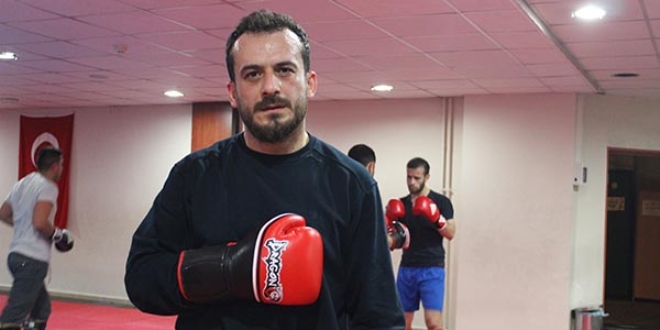 Köy imamı kick boks sayesinde sigarayı bıraktı