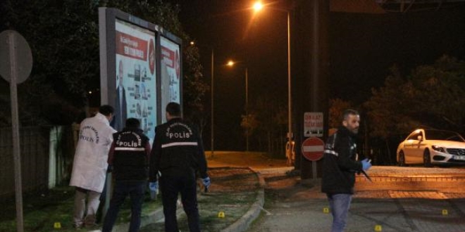 'Dur' ihtar�na uymayan araca ate� a��ld�: 2 �l�, 1 yaral�