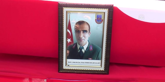 Van'da �ehit olan Astsubay Babacan topra�a verildi