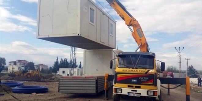 Adıyaman'da depremzedeler için konteynerler kuruluyor