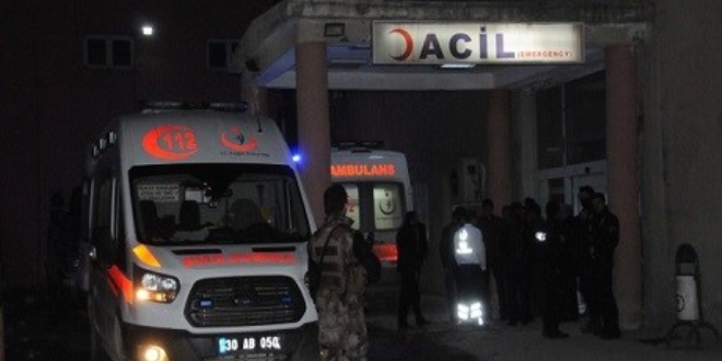 Van'da AK Parti ilçe başkanının konvoyuna saldırı