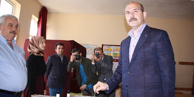 ��i�leri Bakan� Soylu, oy kulland�