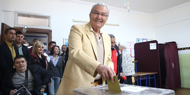Deniz Baykal oyunu Antalya'da kullandı
