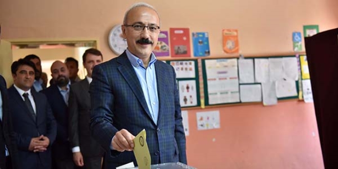 Kalkınma Bakanı Elvan oyunu köyde kullandı