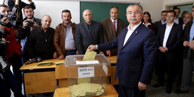 Milli Eğitim Bakanı Yılmaz, oyunu kullandı