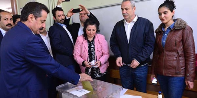 Bakan Faruk Çelik oyunu kullandı