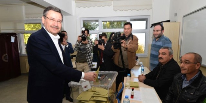 Büyükşehir Belediye Başkanı Gökçek oyunu kullandı