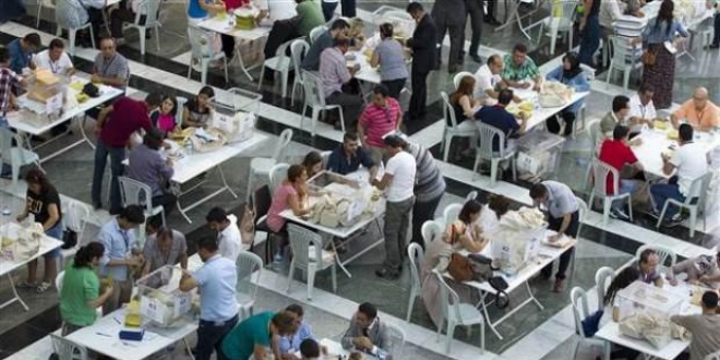 Tüm yurtta sandıklar kapandı. Sayım başladı