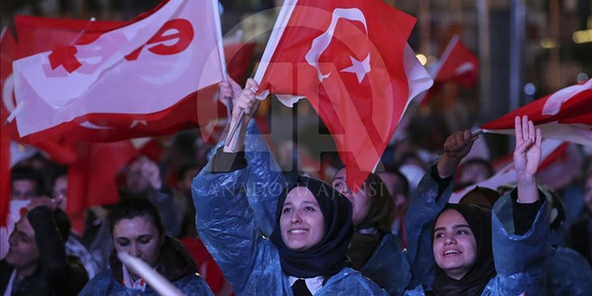 İstanbullular 'evet' kararını kutluyor