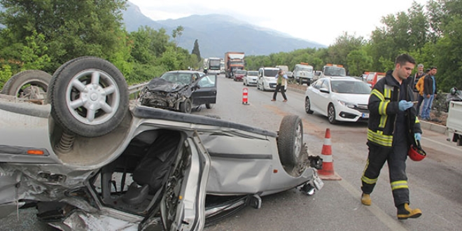 Manisa'da trafik kazası: 1 ölü, 5 yaralı