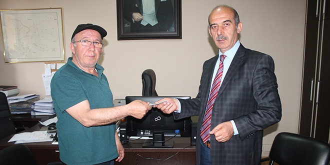 Kaymakamlık çalışanı, ATM'de bulduğu parayı teslim etti