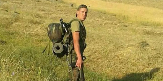 Hakkari'de şehit düşen askerin babaocağına ateş düştü