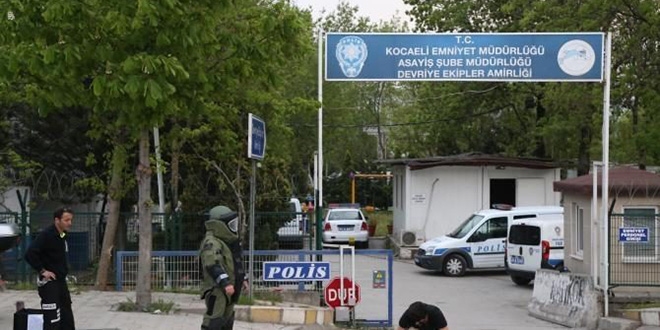 Polis merkezi önüne bırakılan kutu fünye ile patlatıldı