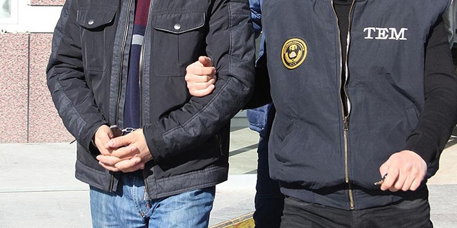 Terör örgütüne üyelikten aranırken oy kullanmaya gitmişler