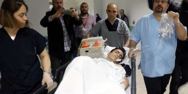 Ortaokul öğrencisi, kız kavgasında bıçaklandı