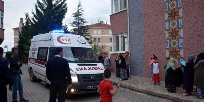 15 yaşındaki liseli kız 3'üncü kattan atladı