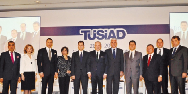 TÜSİAD girişimcilik bayrağı İEÜ'de