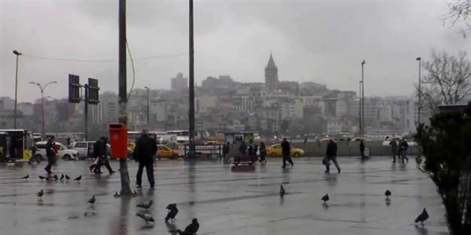 İstanbul'da doluyla karışık sağanak yağış etkili oluyor
