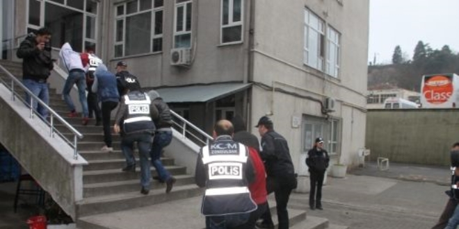 Zonguldak'ta FET'den yarglanan 16 kii tahliye edildi